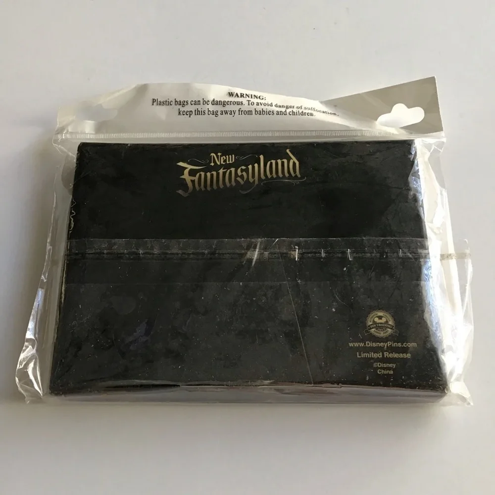 Disney Fantasyland Pin & Litho Magic Kingdom 2012 Grand Opening Cast Member NEW - Picture 12 of 13